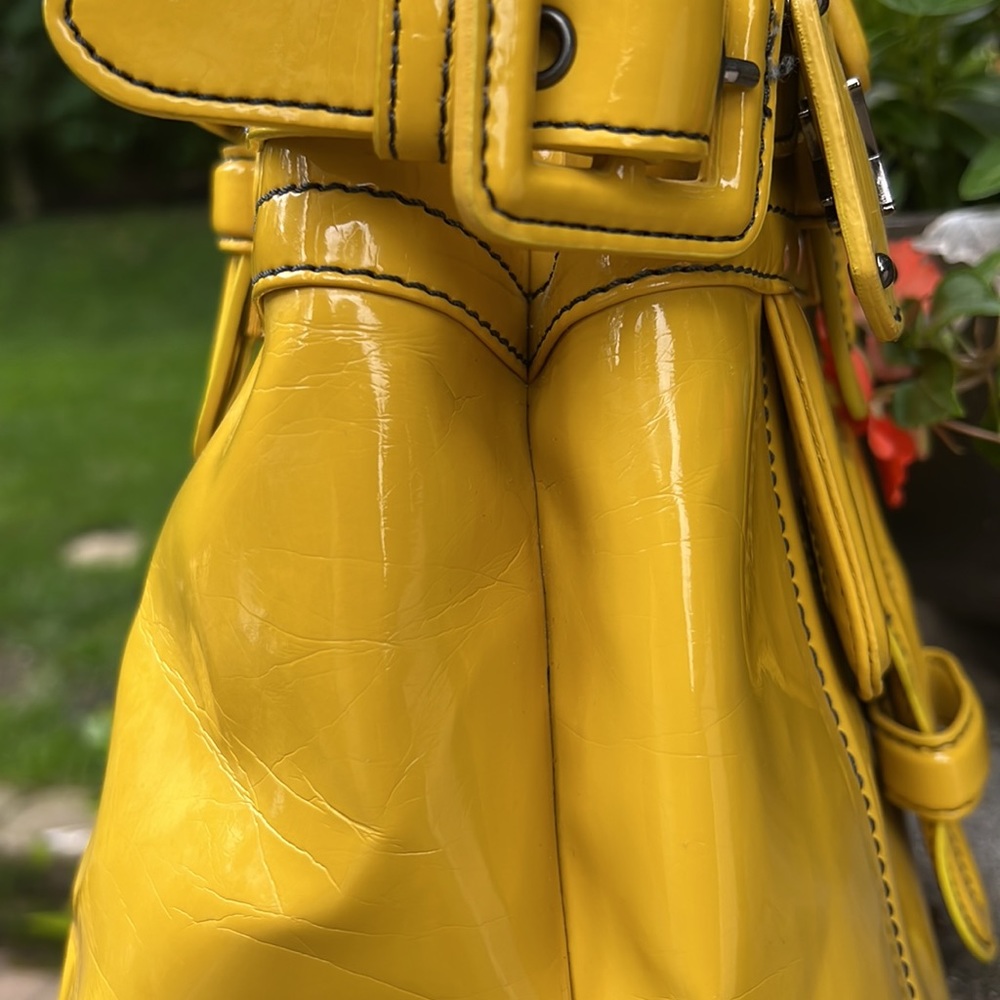 Yellow patent look Maxx New York bag - Picture 4 of 12